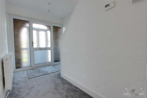 3 bedroom semi-detached house for sale, Marples Avenue, Mansfield NG19