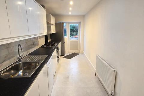 5 bedroom semi-detached house for sale, Dickens Avenue, Uxbridge, Greater London, UB8