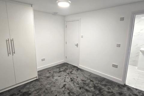 5 bedroom semi-detached house for sale, Dickens Avenue, Uxbridge, Greater London, UB8