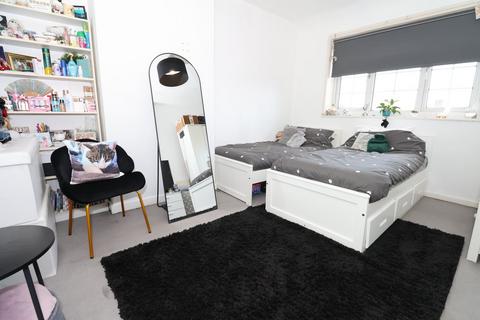 3 bedroom house for sale, Downham Way, Bromley BR1