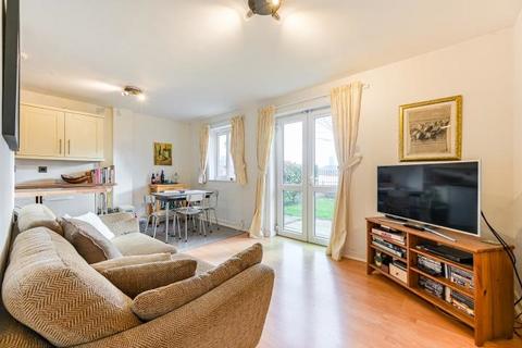 1 bedroom flat for sale, Carnwath Road, London, SW6