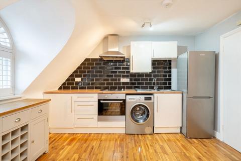 1 bedroom flat for sale, Drayton Park, London N5