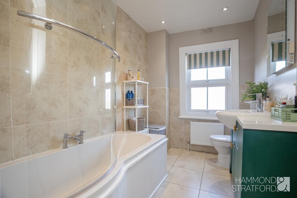 En-suite bathroom