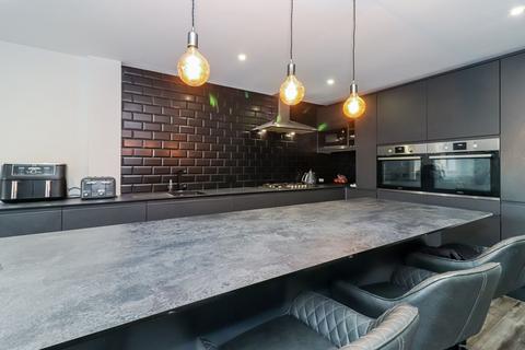 4 bedroom detached house for sale, Roman Gardens, Kings Langley, WD4