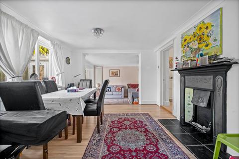 undefined, Douglas Close, Guildford GU4