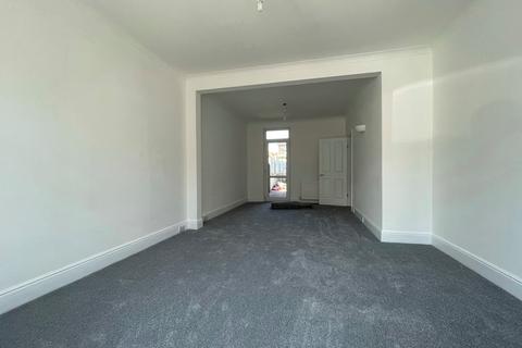 2 bedroom terraced house to rent, Broomfield Street, BN21