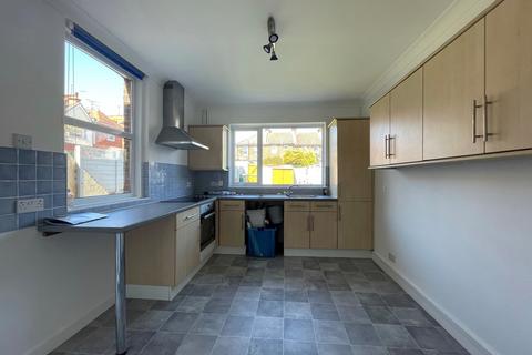 2 bedroom terraced house to rent, Broomfield Street, BN21