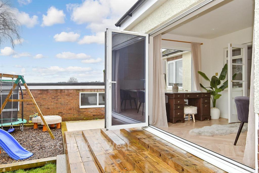 External Lifestyle Photograph