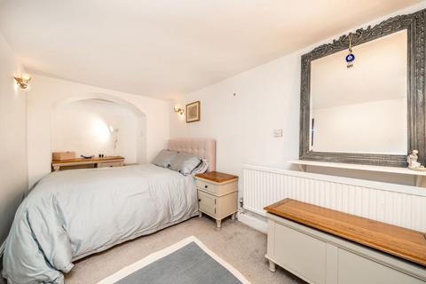undefined, Wellington Road, Hampton TW12