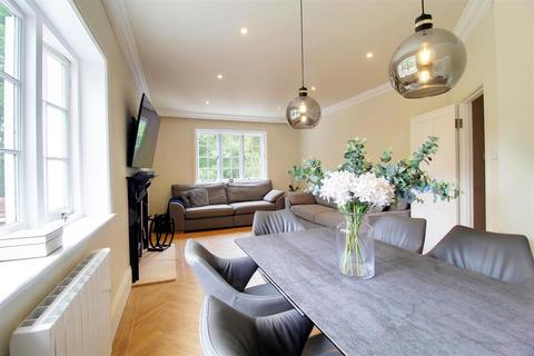 3 bedroom apartment to rent, Woodcock Lodge, Epping Green SG13