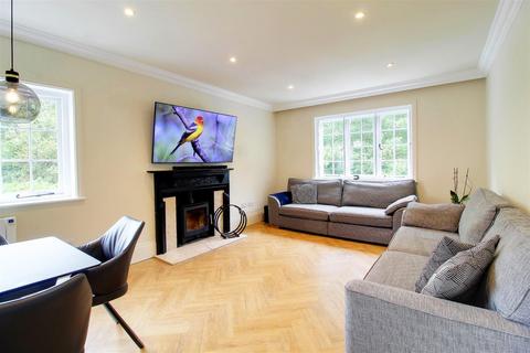3 bedroom apartment to rent, Woodcock Lodge, Epping Green SG13