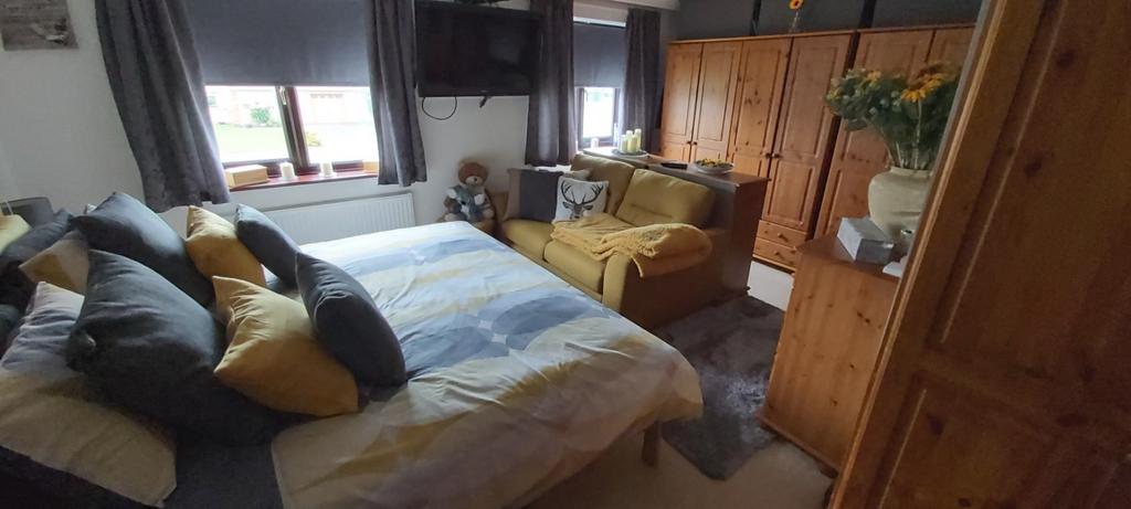 Master bedroom  resized