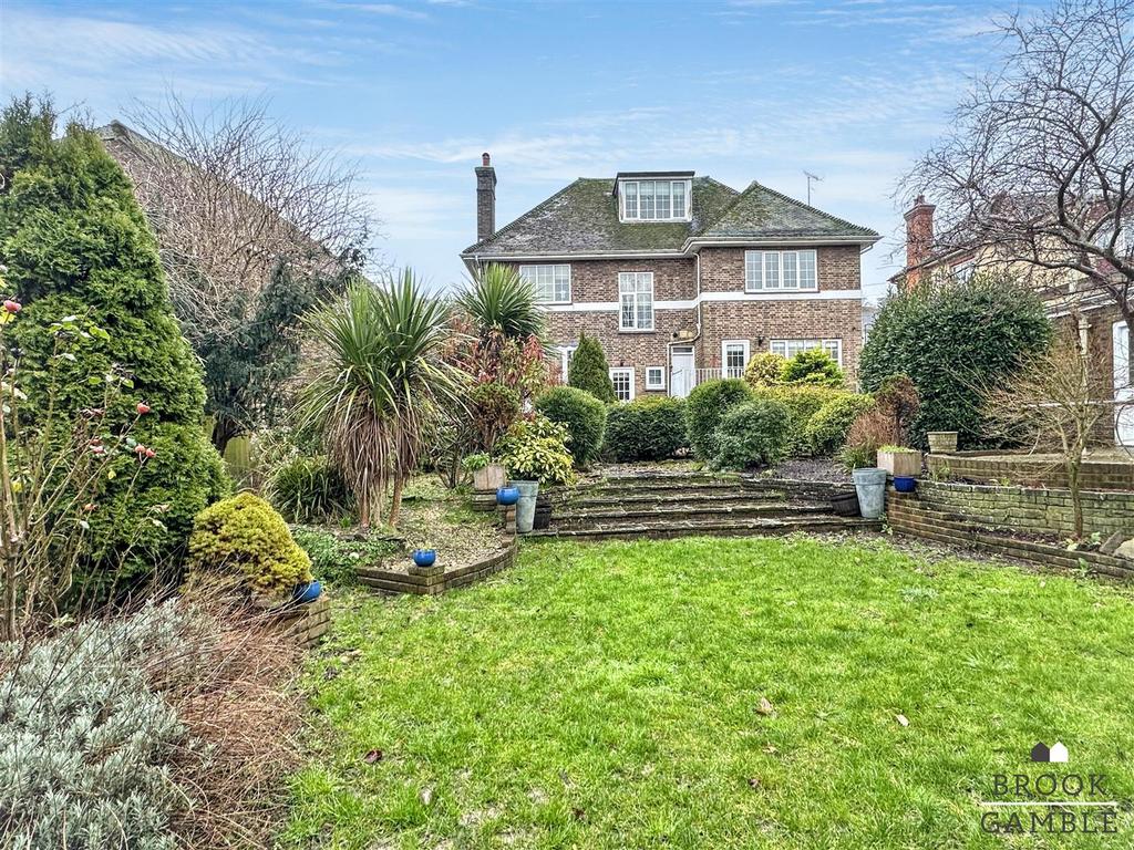 01323 438506