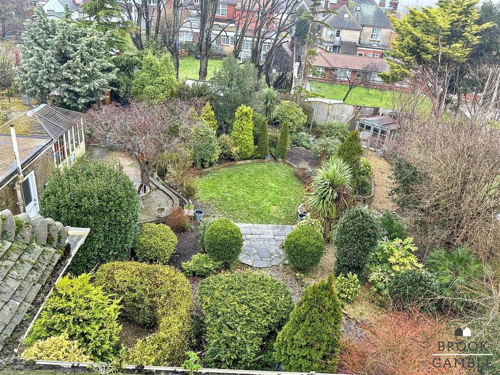 01323 438506