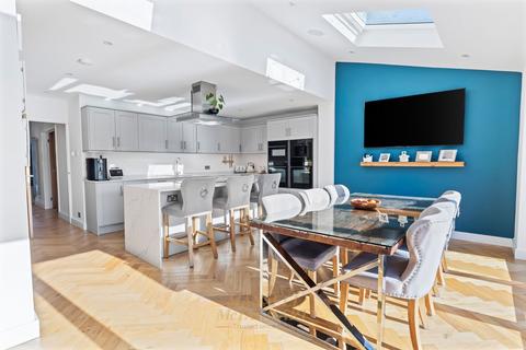 undefined, The Meadow, Crawley RH10