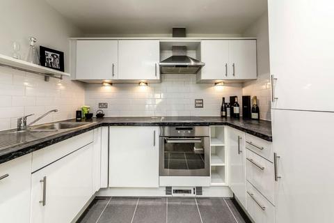 1 bedroom flat to rent, Garratt Lane, London SW18