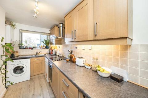 2 bedroom flat to rent, Earlsfield Road, London SW18