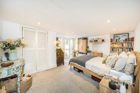 2 bedroom flat to rent, Earlsfield Road, London SW18