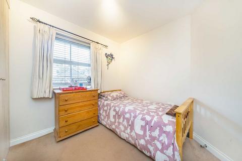 2 bedroom flat for sale, International Way, Sunbury-On-Thames TW16