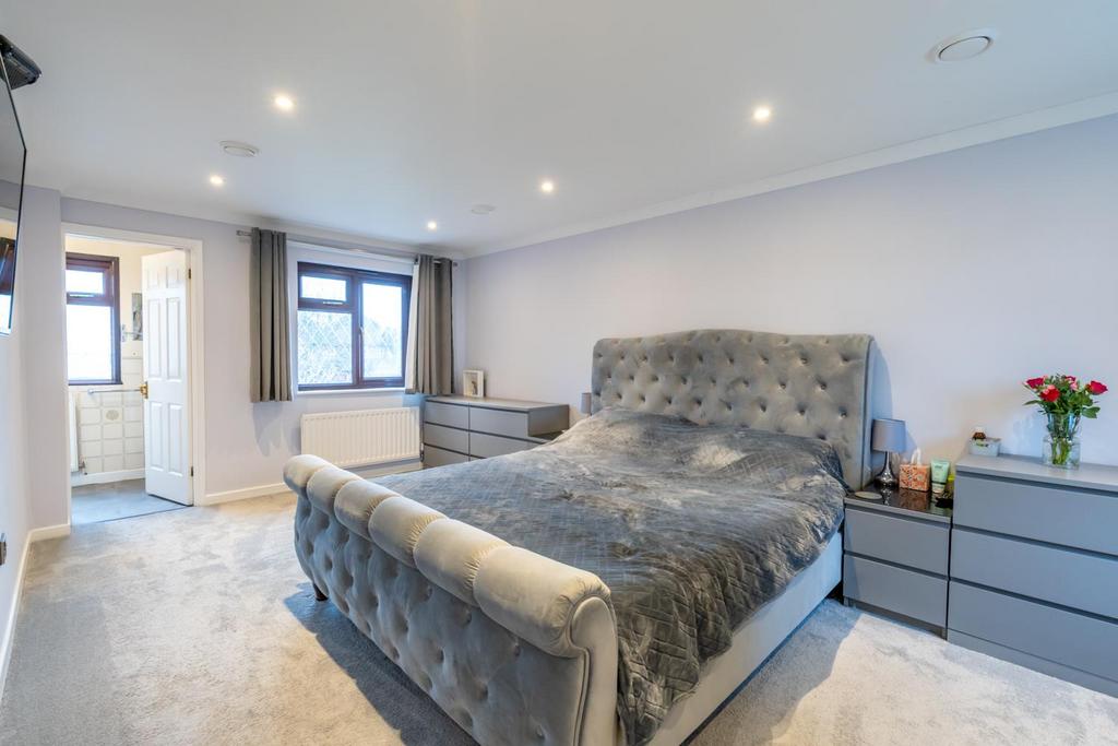 Bedroom 1.jpg