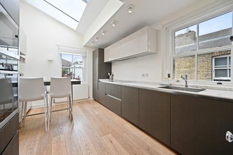 4 bedroom maisonette to rent, Tournay Road, London, SW6