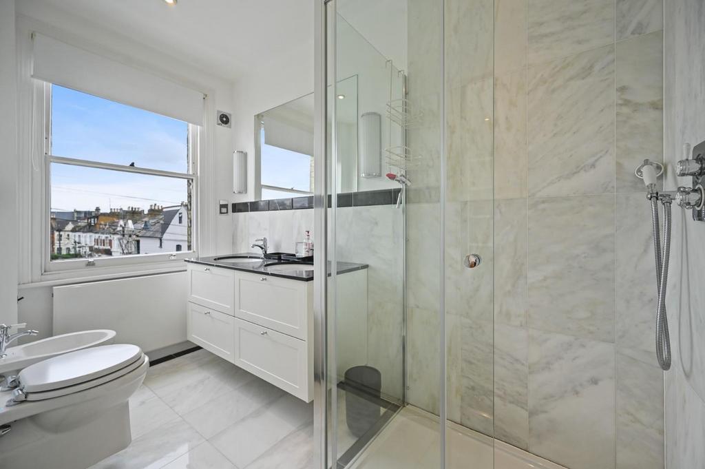 RCFBL- UM  tournay road- bedroom A ensuite 3 (1).j