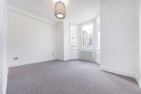 3 bedroom flat to rent, Fordwych Road, London NW2