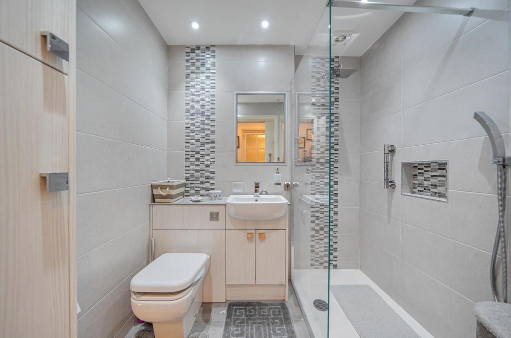 Davidson Frost-Wellings, DFW, Herne Court, Shower