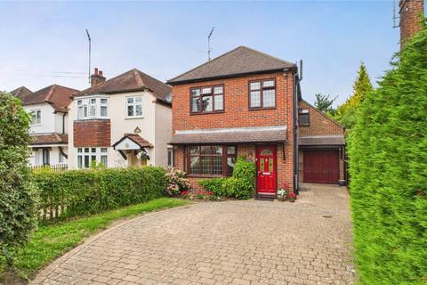 4 bedroom detached house to rent, Horsell Way, Woking GU21
