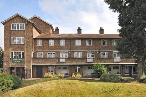 2 bedroom flat to rent, Bennett Street, Chiswick, W4