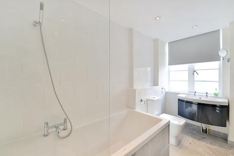 3 bedroom flat to rent, Balham High Road, London SW17