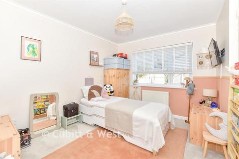 undefined, Lynwood Avenue, Waterlooville PO8