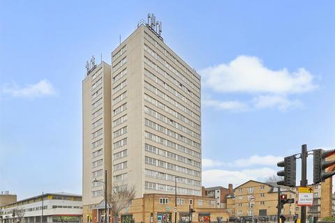 2 bedroom flat to rent, Roman Road, London