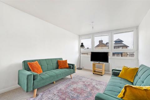 2 bedroom flat to rent, Roman Road, London