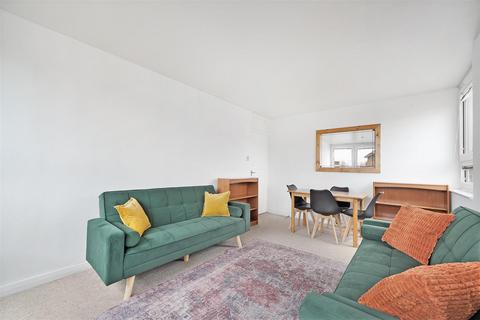 2 bedroom flat to rent, Roman Road, London