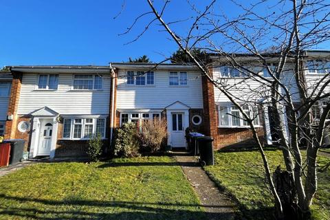 3 bedroom terraced house to rent, De Lara Way, Woking GU21