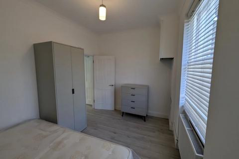 2 bedroom flat to rent, Cambridge Gardens, Ladbroke Grove, London, W10