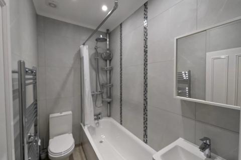 2 bedroom flat to rent, Cambridge Gardens, Ladbroke Grove, London, W10