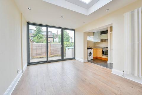 undefined, Gunnersbury Lane, Gunnersbury, London, W3