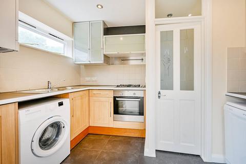 undefined, Gunnersbury Lane, Gunnersbury, London, W3