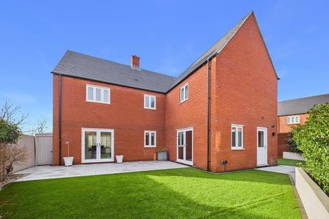 4 bedroom detached house for sale, Manning Drive, Towcester, NN12