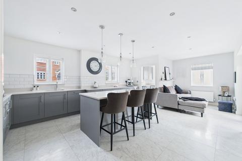 4 bedroom detached house for sale, Manning Drive, Towcester, NN12