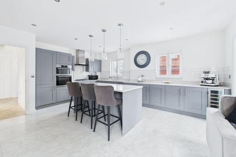 4 bedroom detached house for sale, Manning Drive, Towcester, NN12