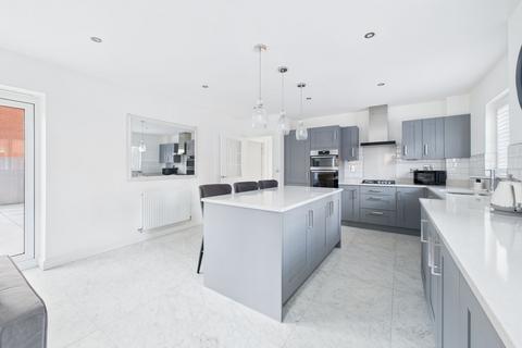 4 bedroom detached house for sale, Manning Drive, Towcester, NN12