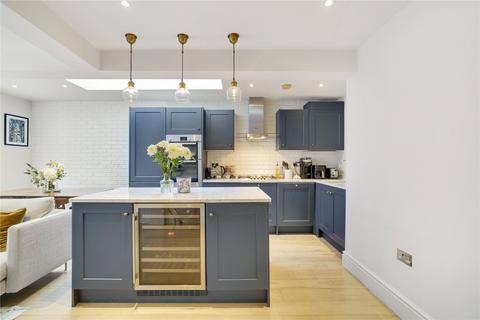 2 bedroom apartment for sale, Ilminster Gardens, SW11