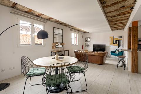 1 bedroom apartment, Beautiful Apartment In A Classic Building, Malasaña, Centro