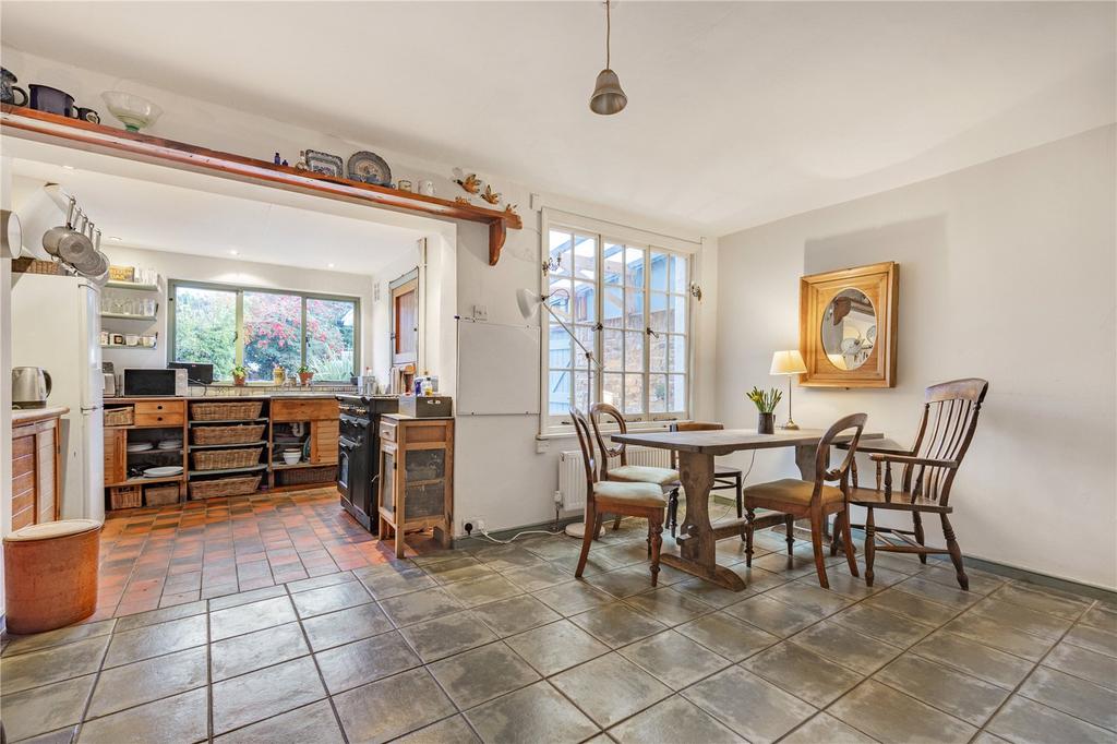 Dining/Kitchen