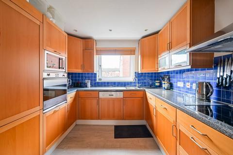2 bedroom flat for sale, London E3