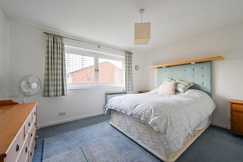 2 bedroom flat for sale, London E3