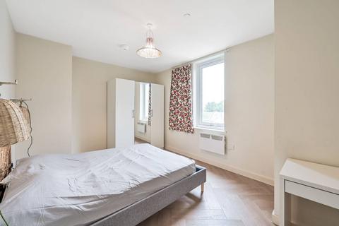 2 bedroom flat to rent, Ballards Lane, Church End, London, N3
